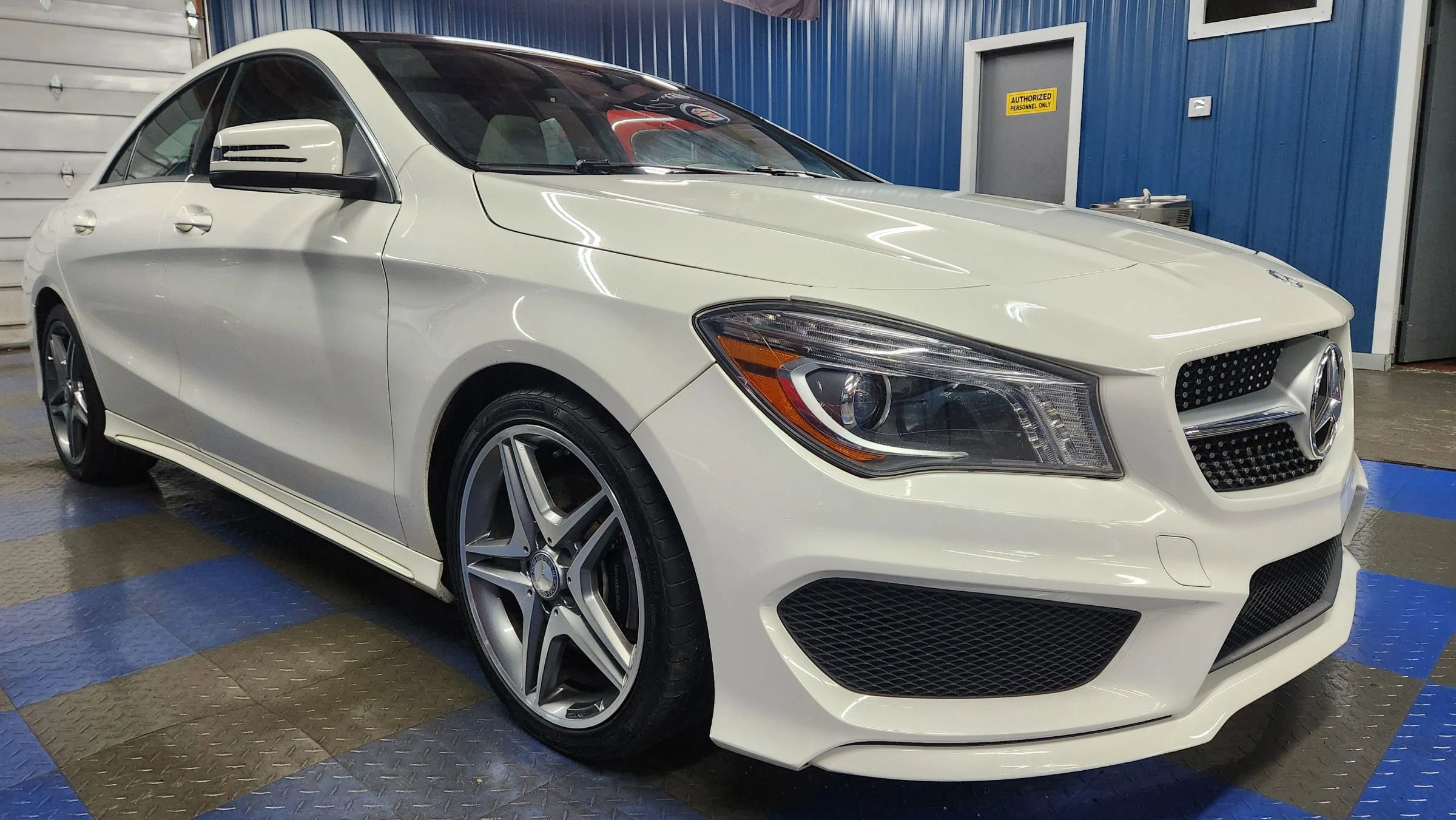 Used 2014 Mercedes-Benz CLA 250 4MATIC image 2