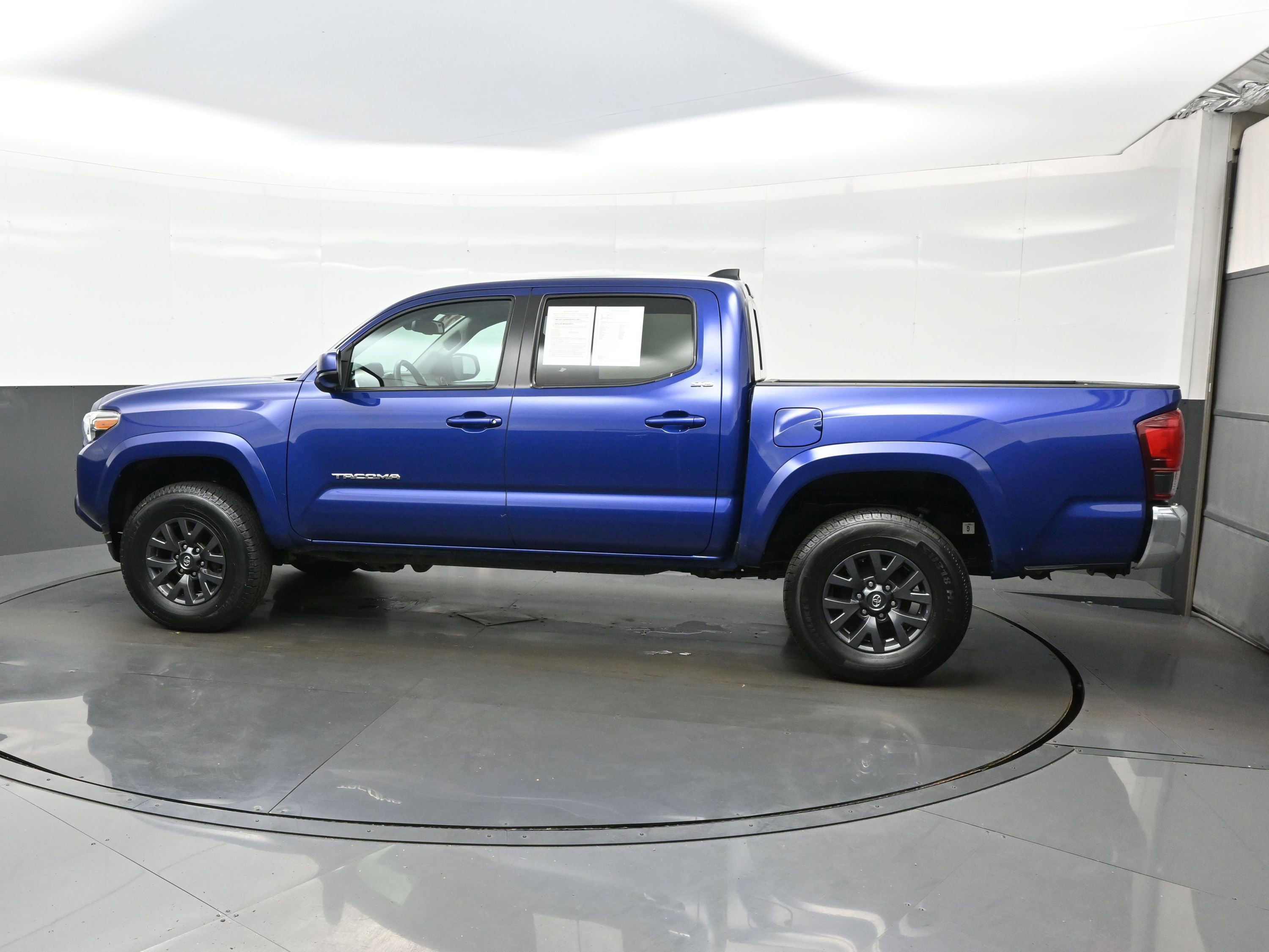 Used 2023 Toyota Tacoma SR5 AWD/4WD image 3