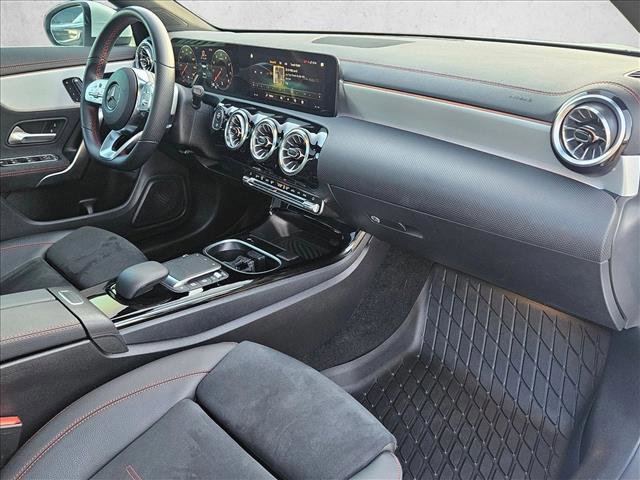 Used 2023 Mercedes-Benz CLA 250 image 22