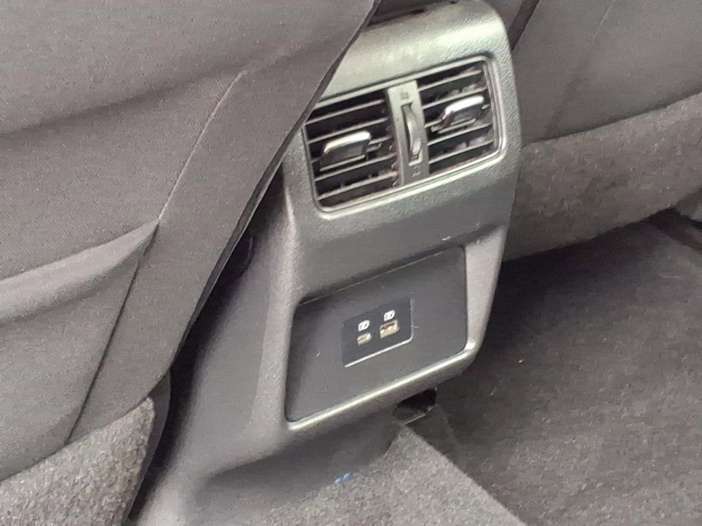 Used 2021 Nissan Rogue SV image 13