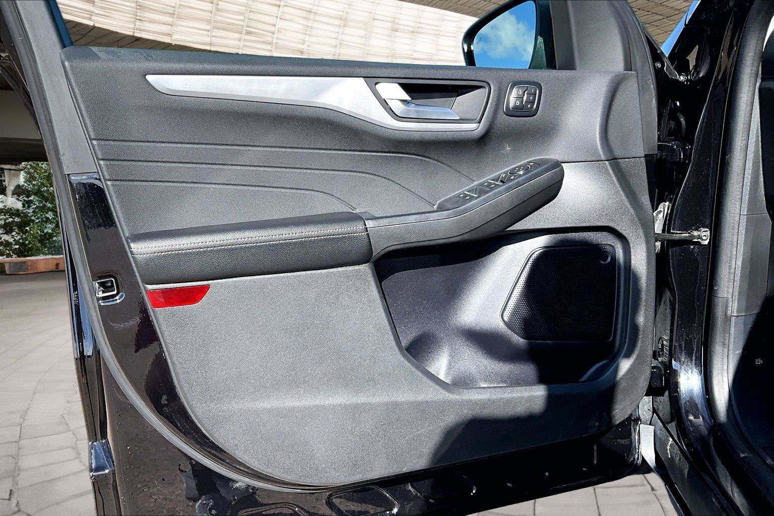 Certified 2024 Ford Escape Platinum AWD/4WD image 9