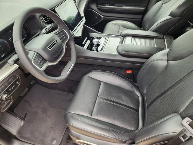 Used 2023 Jeep Wagoneer L Series II AWD/4WD image 13