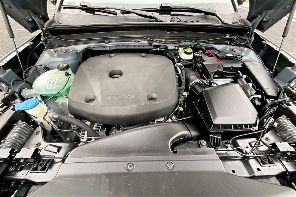 Used 2021 Volvo XC40 T5 R-Design w/ Climate Package image 10