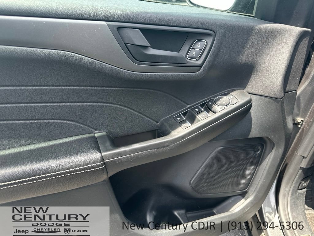 Used 2025 Ford Escape Active AWD/4WD image 8