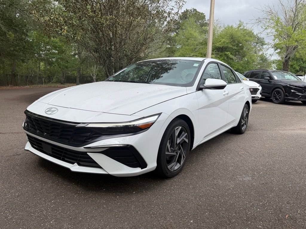 Used 2025 Hyundai Elantra SEL FWD image 3