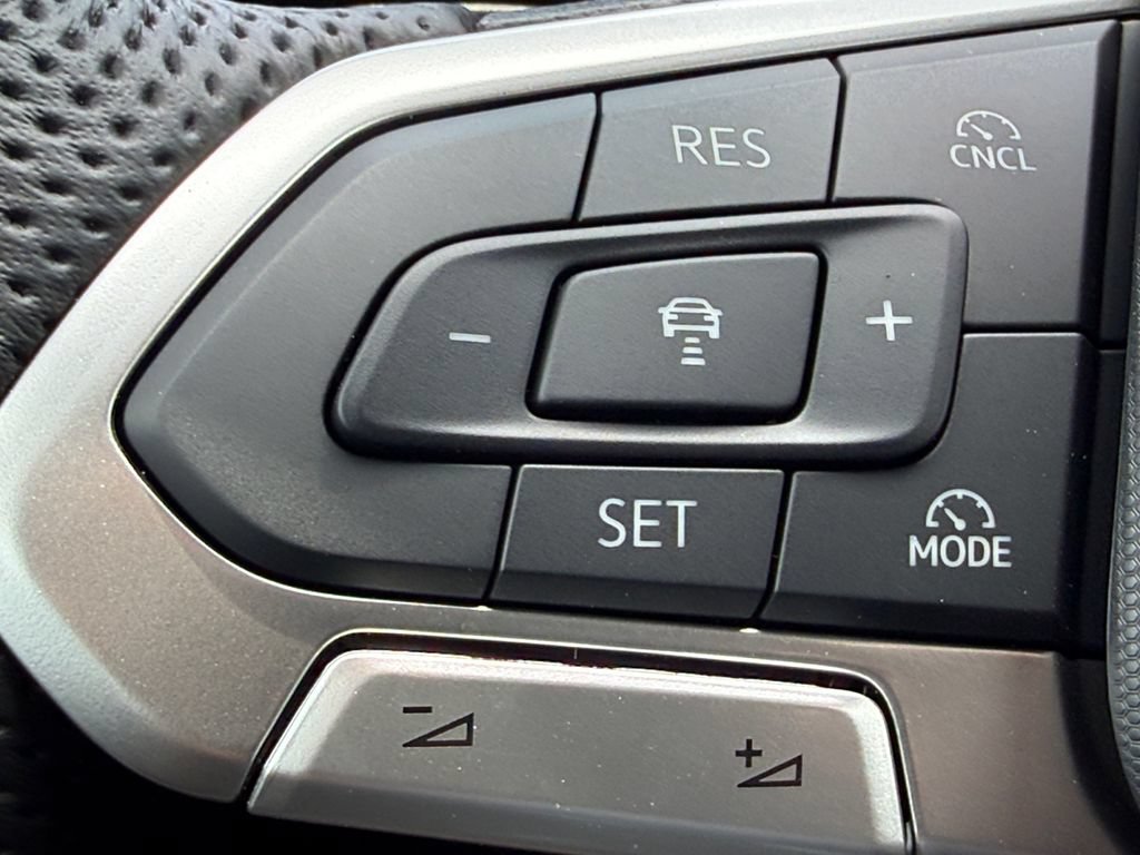 New 2026 Volkswagen GTI SE FWD image 20