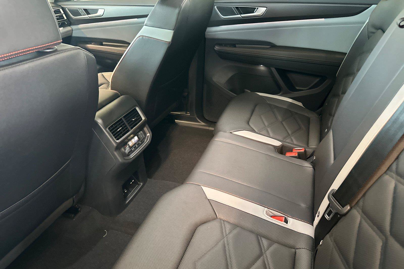New 2026 Volkswagen Atlas Peak Edition AWD/4WD image 11