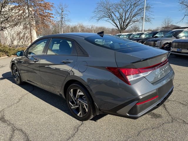 Certified 2025 Hyundai Elantra Sport image 18