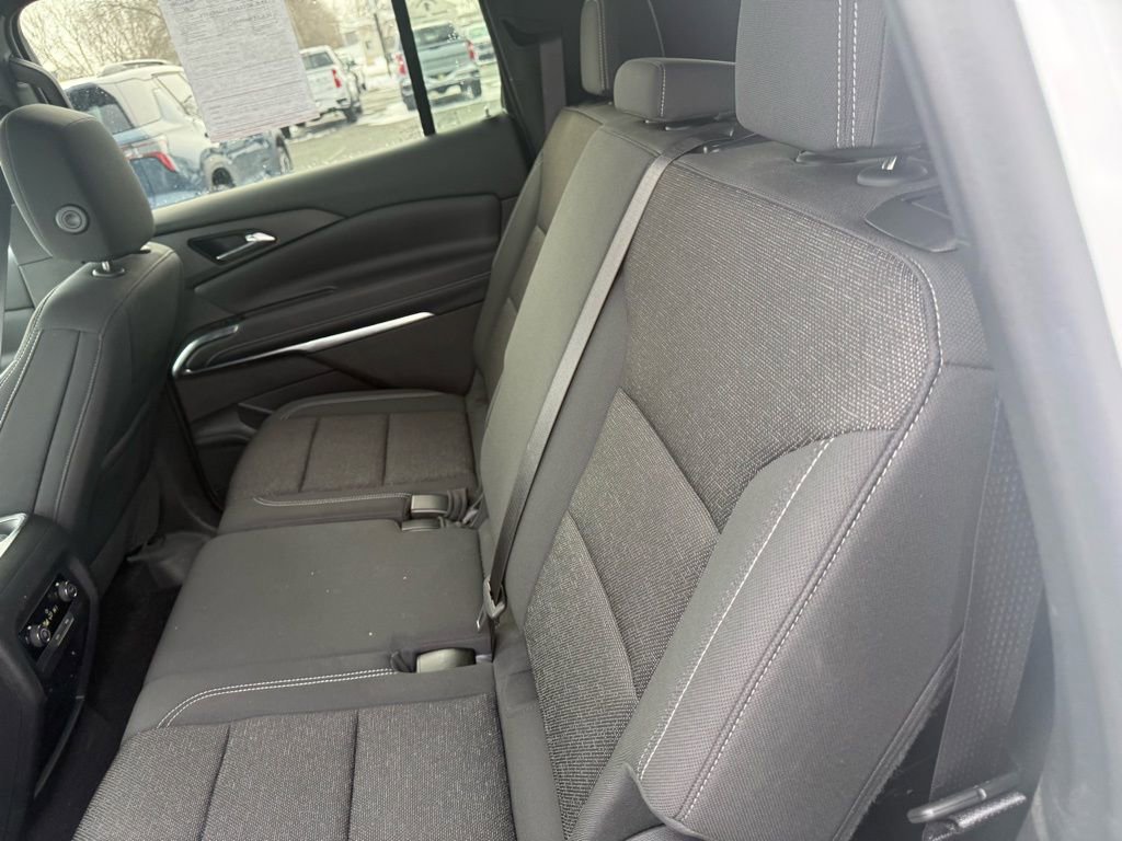 Used 2025 Chevrolet Traverse LT w/ Sun and Wheel Package image 11