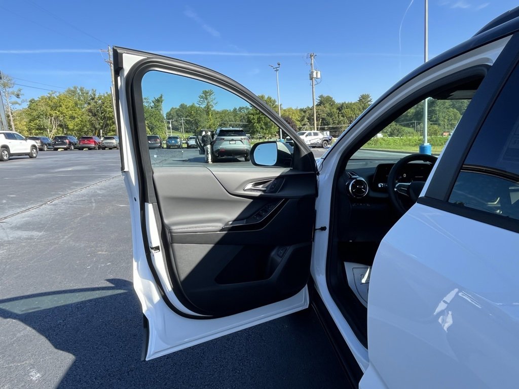 New 2026 Chevrolet Equinox LT w/ Convenience Package II image 11