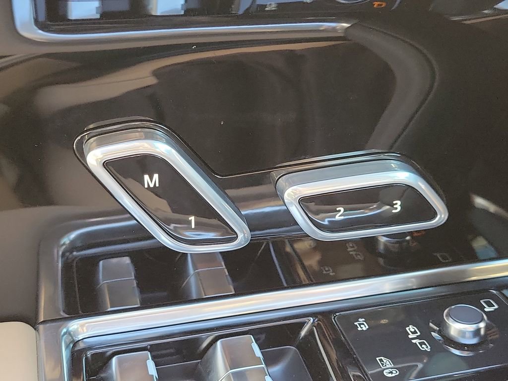 Used 2025 Land Rover Range Rover Long Wheelbase SE image 25