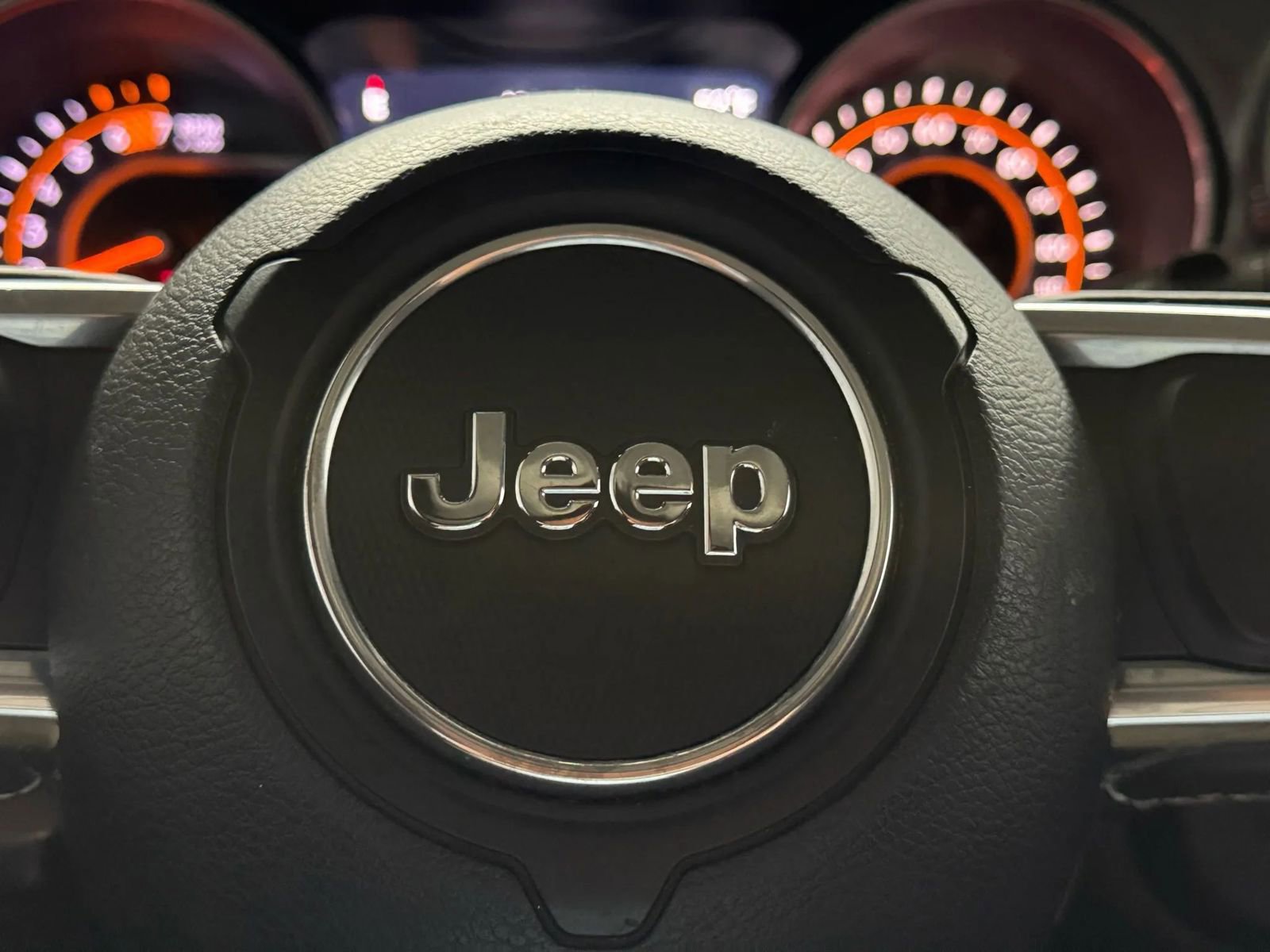 Used 2019 Jeep Wrangler Unlimited Sahara image 24