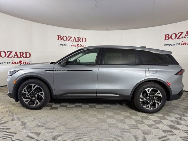 Used 2025 Lincoln Nautilus Premier image 5