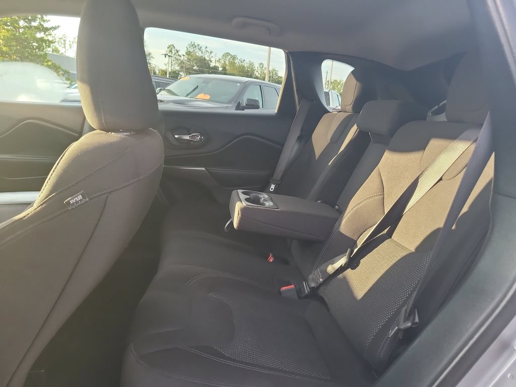 Used 2020 Jeep Cherokee Latitude AWD/4WD image 13