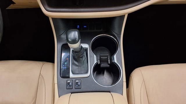 Used 2015 Toyota Highlander XLE image 32