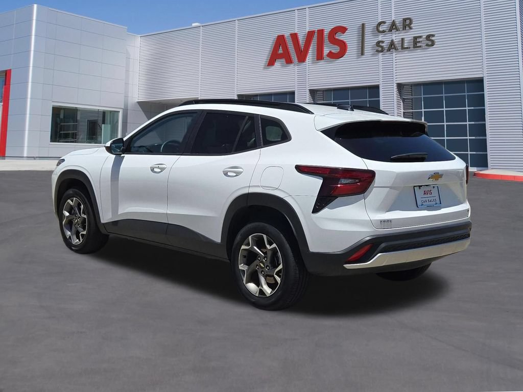 Used 2025 Chevrolet Trax LT w/ LT Convenience Package FWD image 9