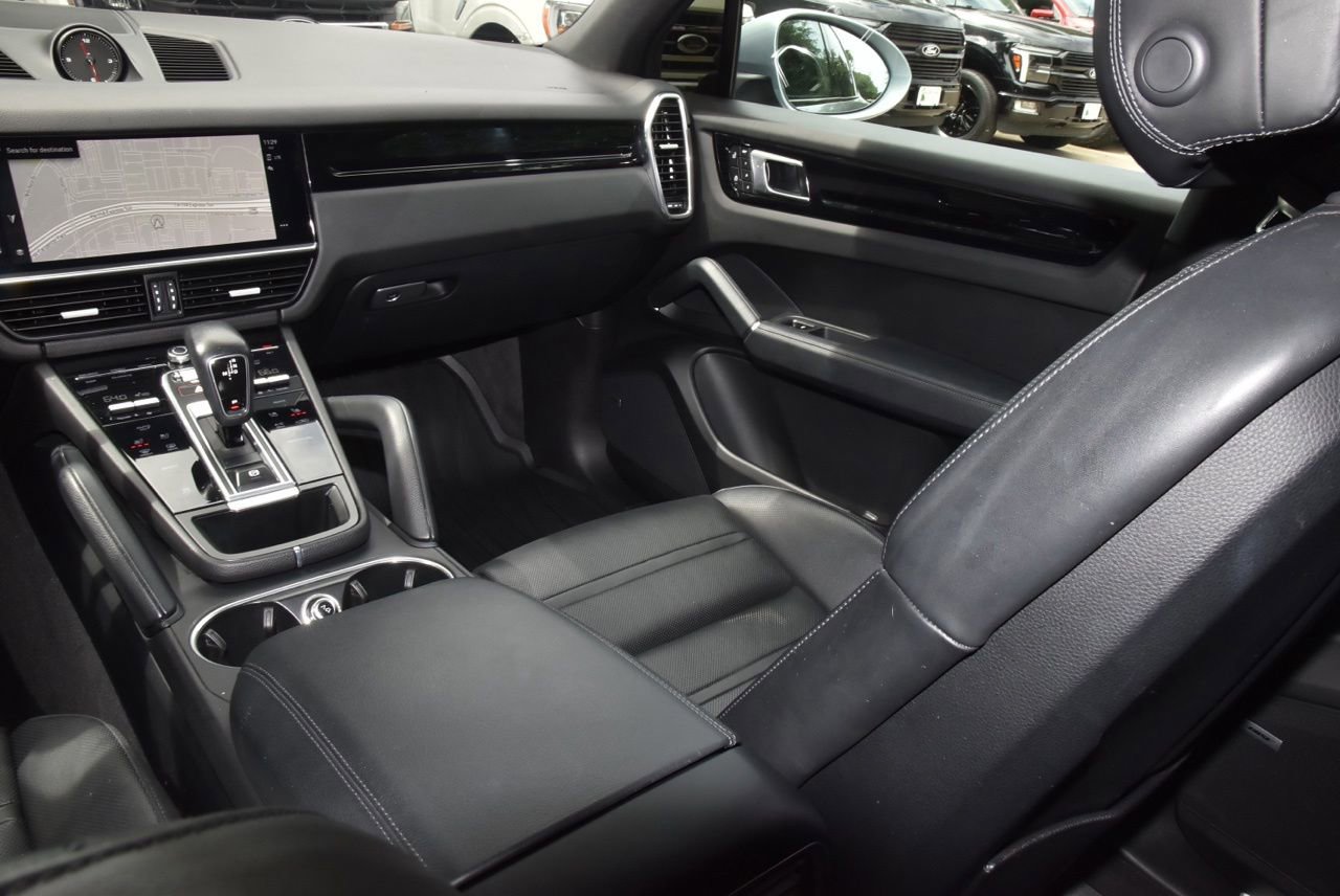 Used 2022 Porsche Cayenne AWD/4WD image 17