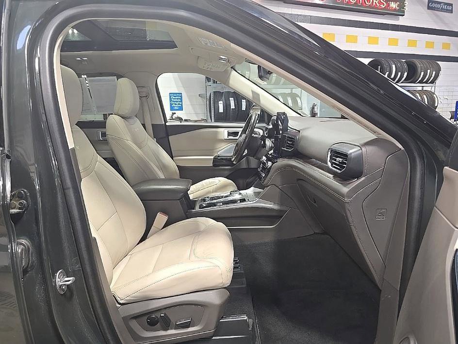 Used 2022 Ford Explorer Platinum w/ Equipment Group 601A image 37