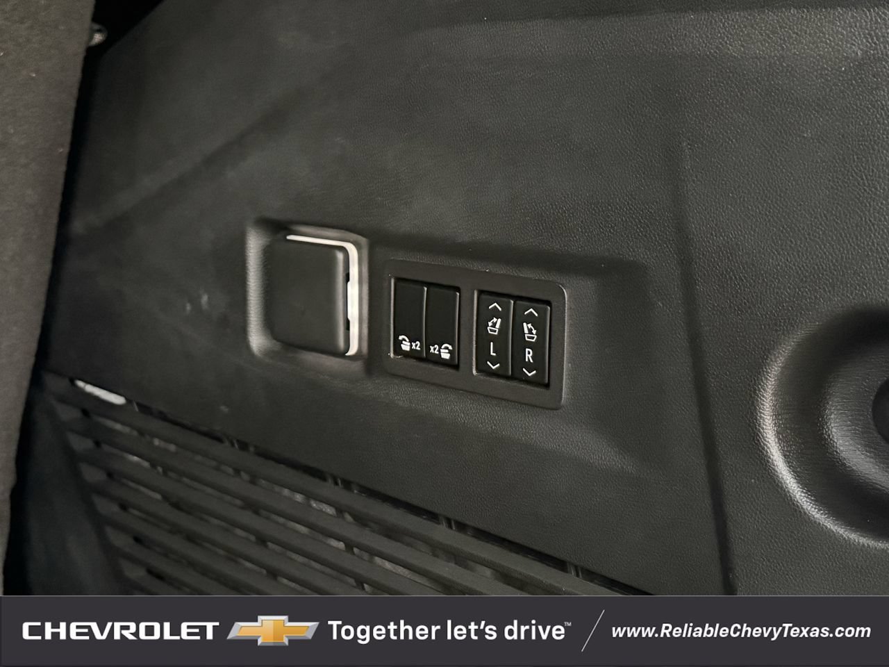 Used 2023 Chevrolet Tahoe Z71 w/ Luxury Package AWD/4WD image 39