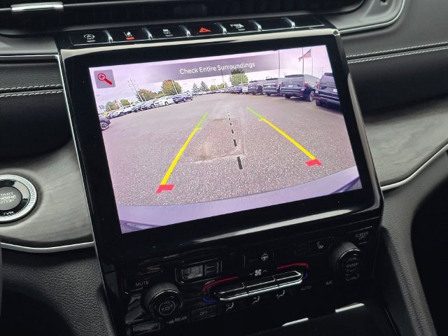 Used 2023 Jeep Grand Cherokee L Limited AWD/4WD image 24