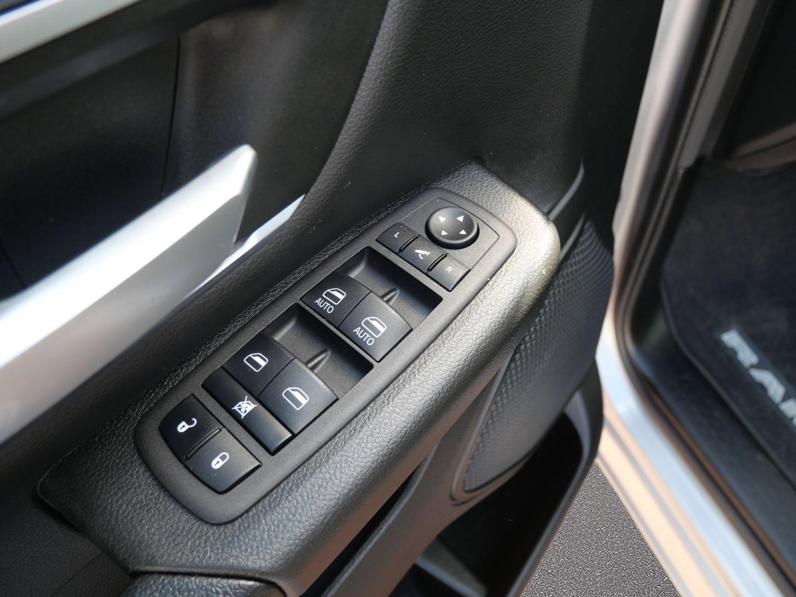 Used 2024 RAM 1500 Lone Star image 17