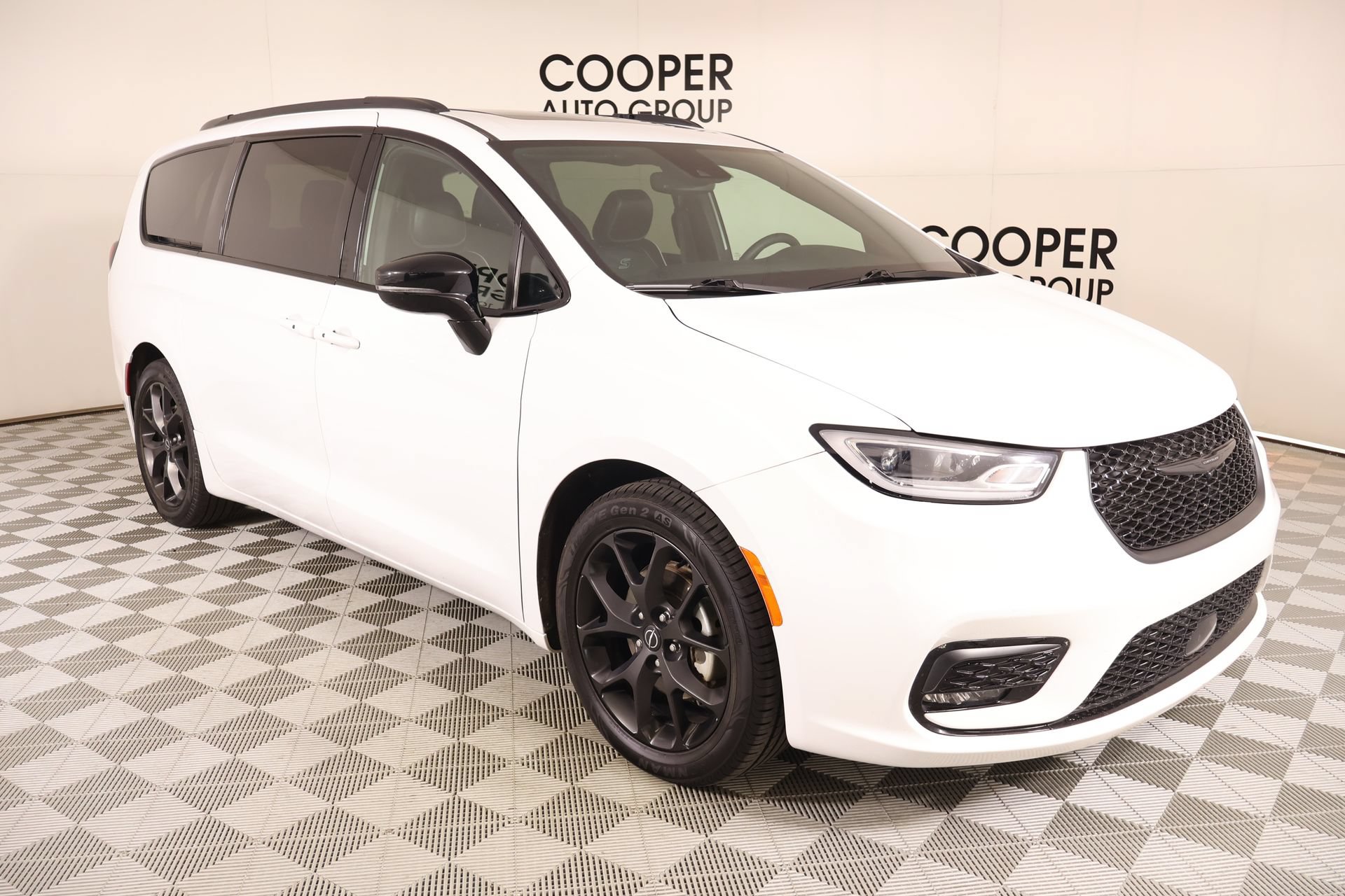 Used 2025 Chrysler Pacifica Limited