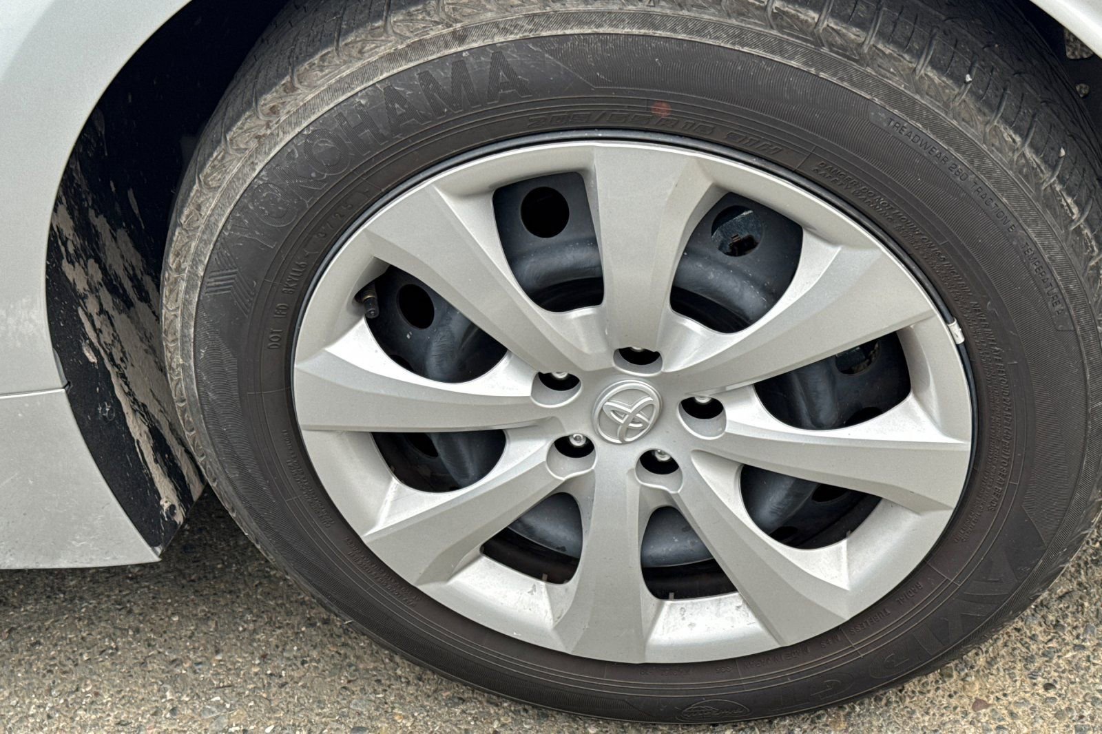 Used 2026 Toyota Corolla LE FWD image 4