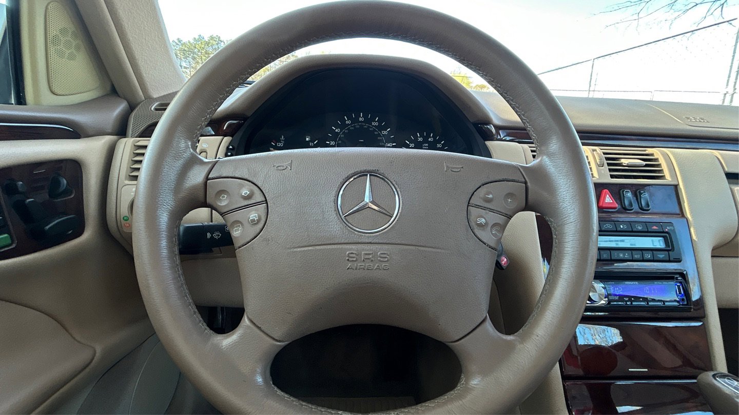 Used 2000 Mercedes-Benz E 320 Sedan image 31
