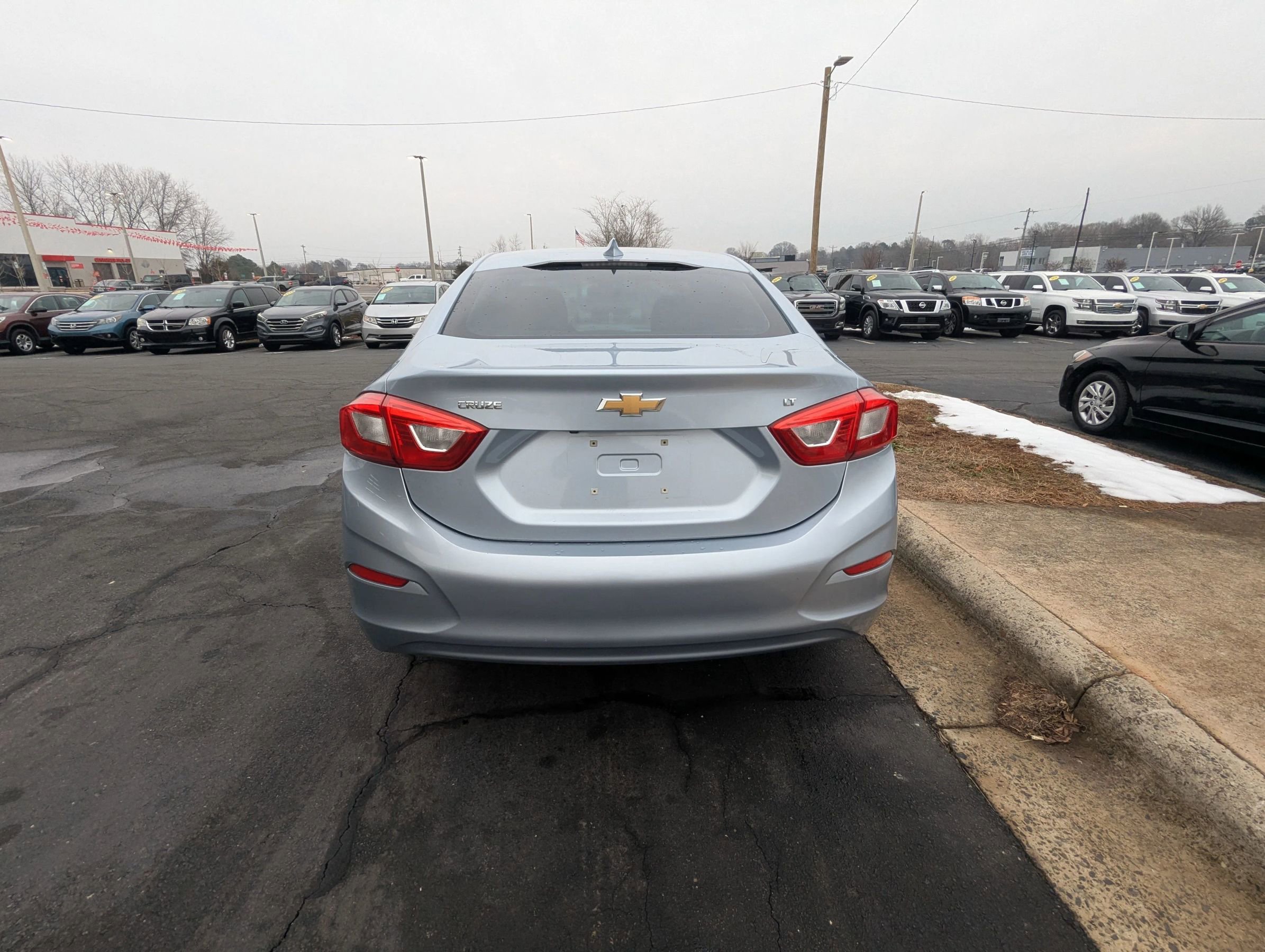 Used 2017 Chevrolet Cruze LT image 6