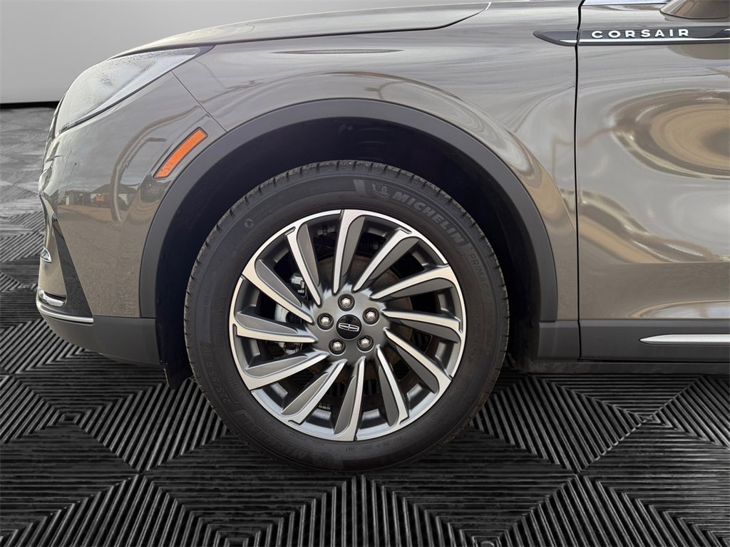 Used 2025 Lincoln Corsair Reserve image 14