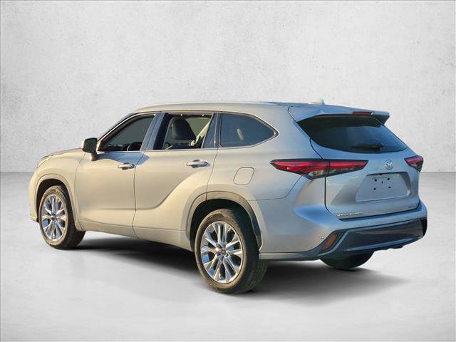 Used 2023 Toyota Highlander Limited FWD image 6