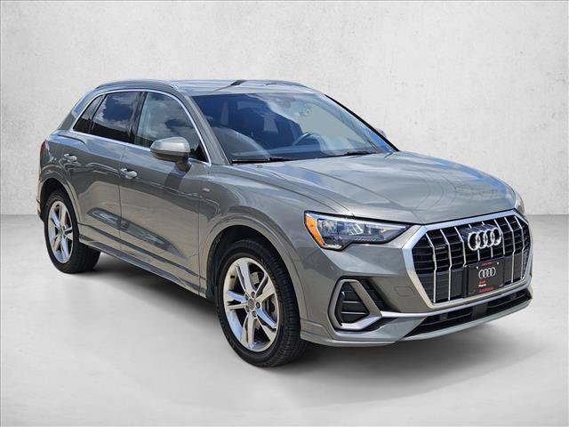 Used 2020 Audi Q3 2.0T Premium w/ Convenience Package AWD/4WD image 3