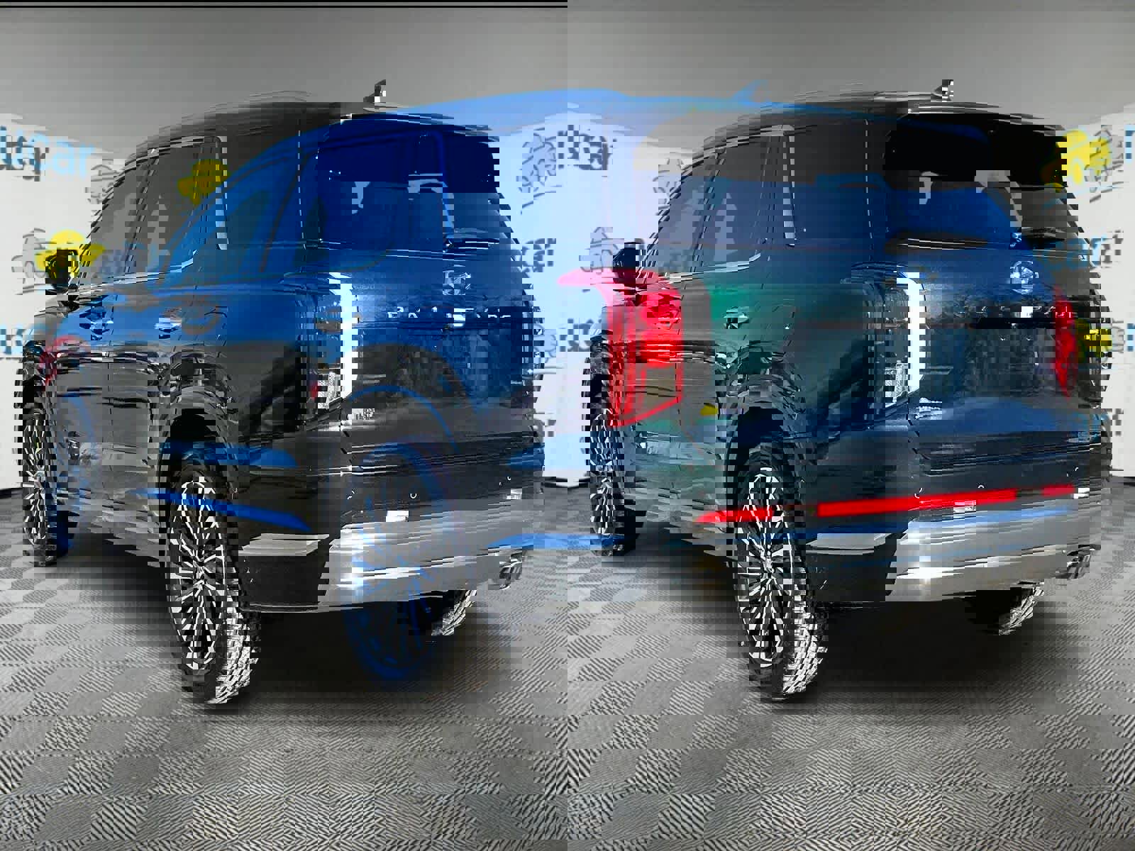 Used 2025 Hyundai Palisade Calligraphy image 4