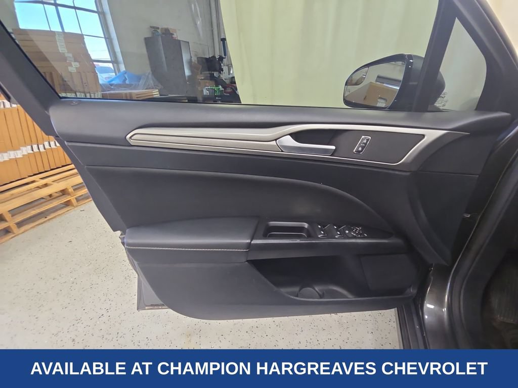 Used 2017 Ford Fusion SE w/ Fusion SE Technology Package FWD image 30