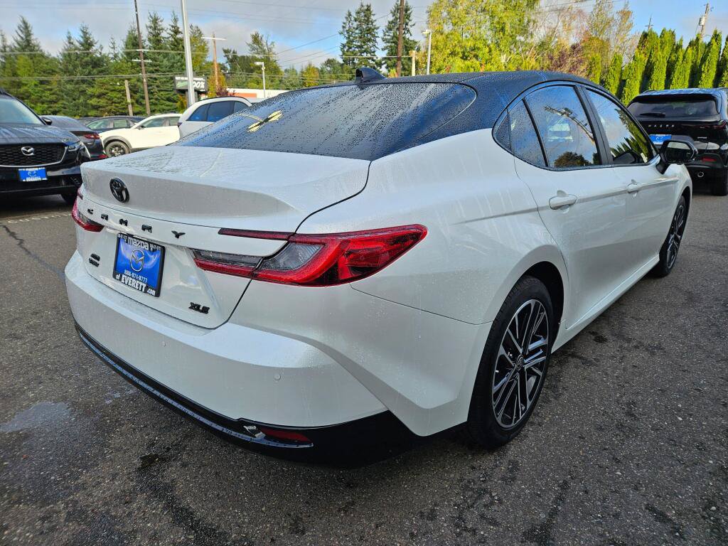 Used 2025 Toyota Camry XLE AWD/4WD image 5