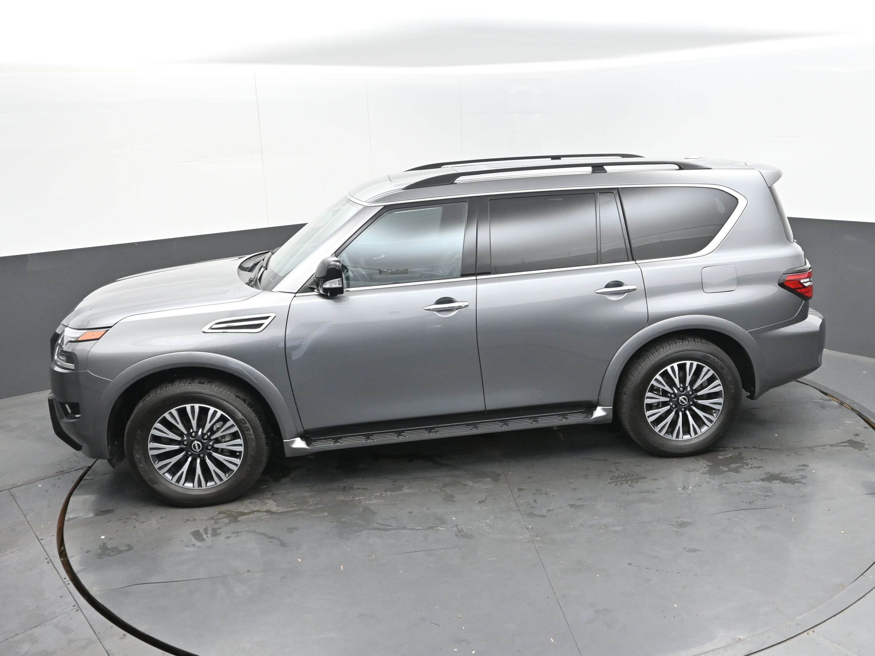 Used 2024 Nissan Armada SL w/ Midnight Edition Package image 31