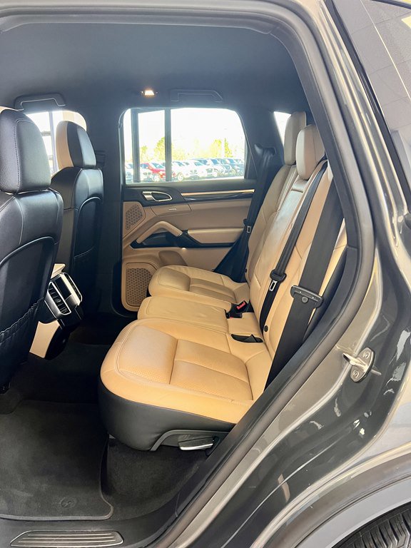 Used 2018 Porsche Cayenne image 17