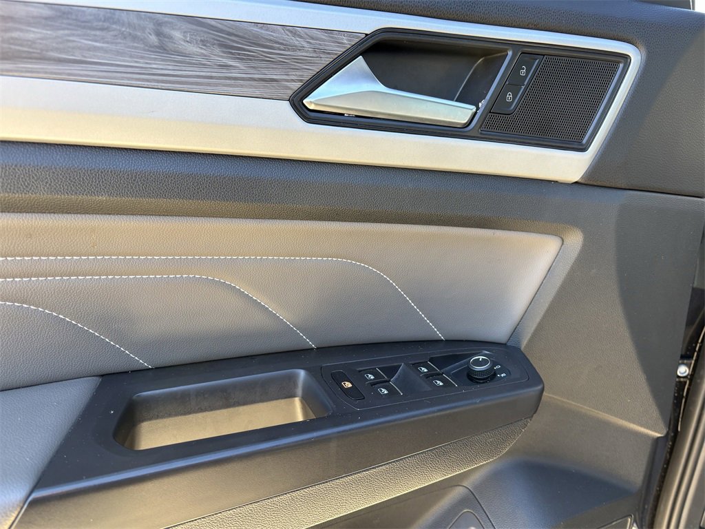 Used 2023 Volkswagen Atlas Cross Sport SE image 11