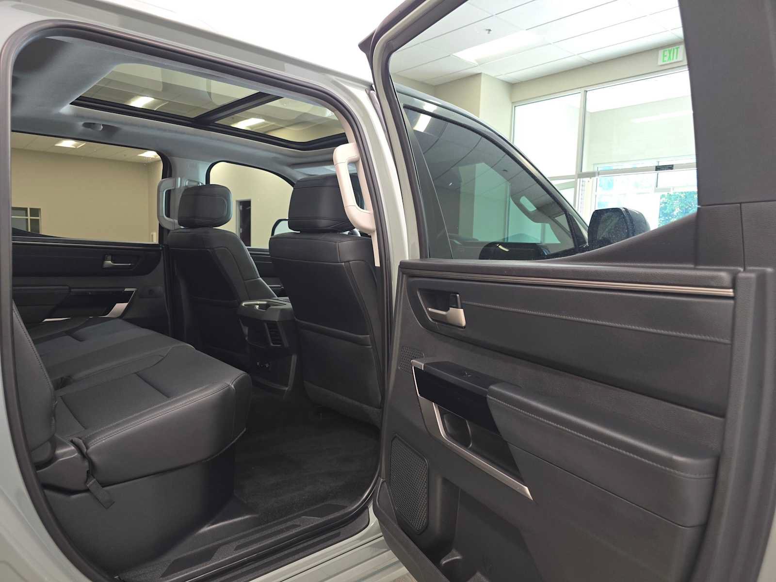 Used 2024 Toyota Tundra Limited AWD/4WD image 27