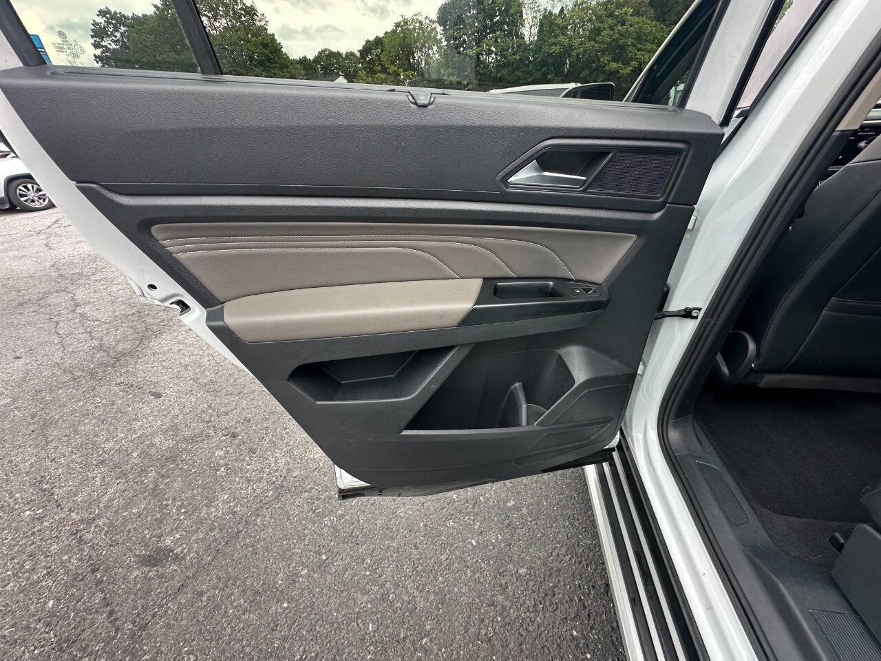 Used 2021 Volkswagen Atlas SE image 28