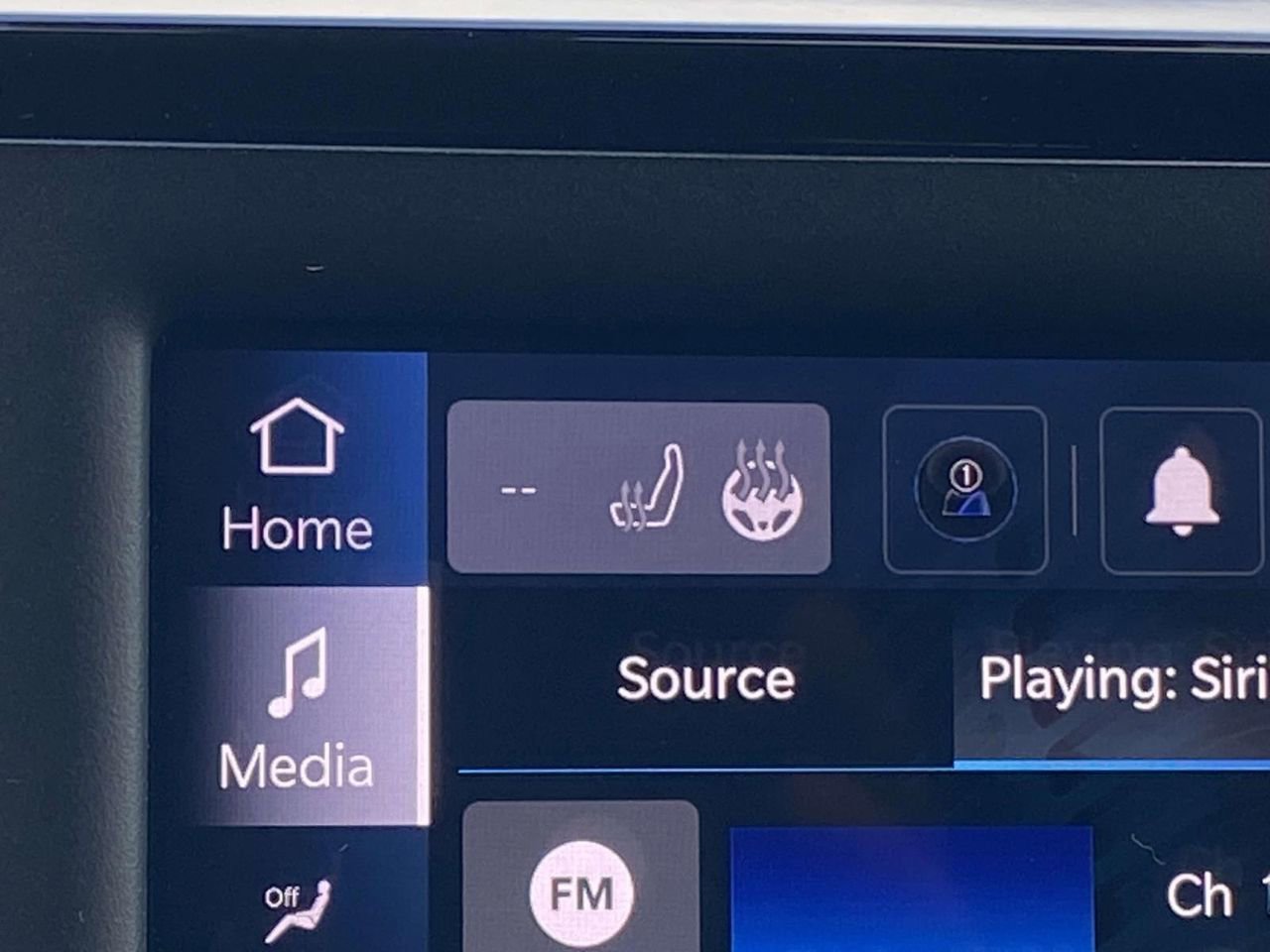 Used 2023 Chrysler Voyager LX image 25