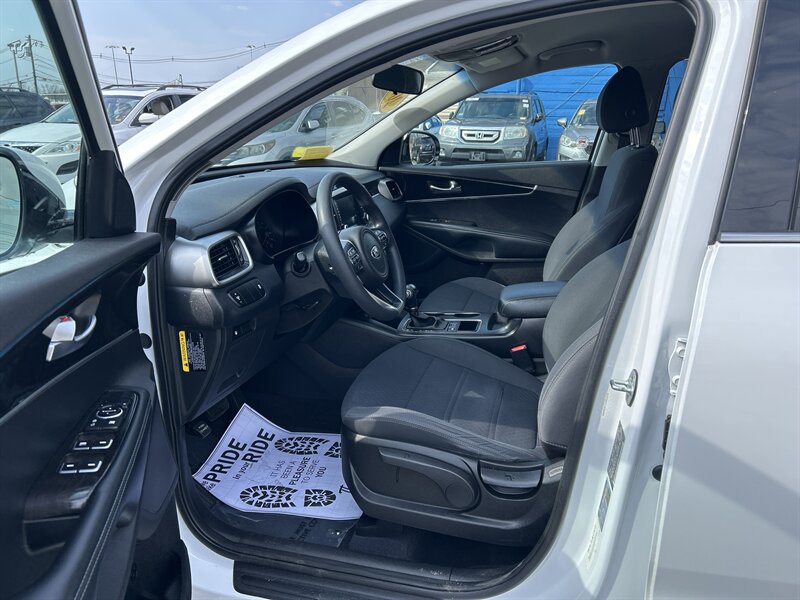 Used 2018 Kia Sorento AWD image 8