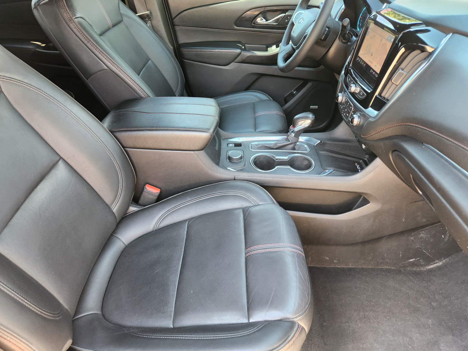 Used 2022 Chevrolet Traverse RS FWD image 11
