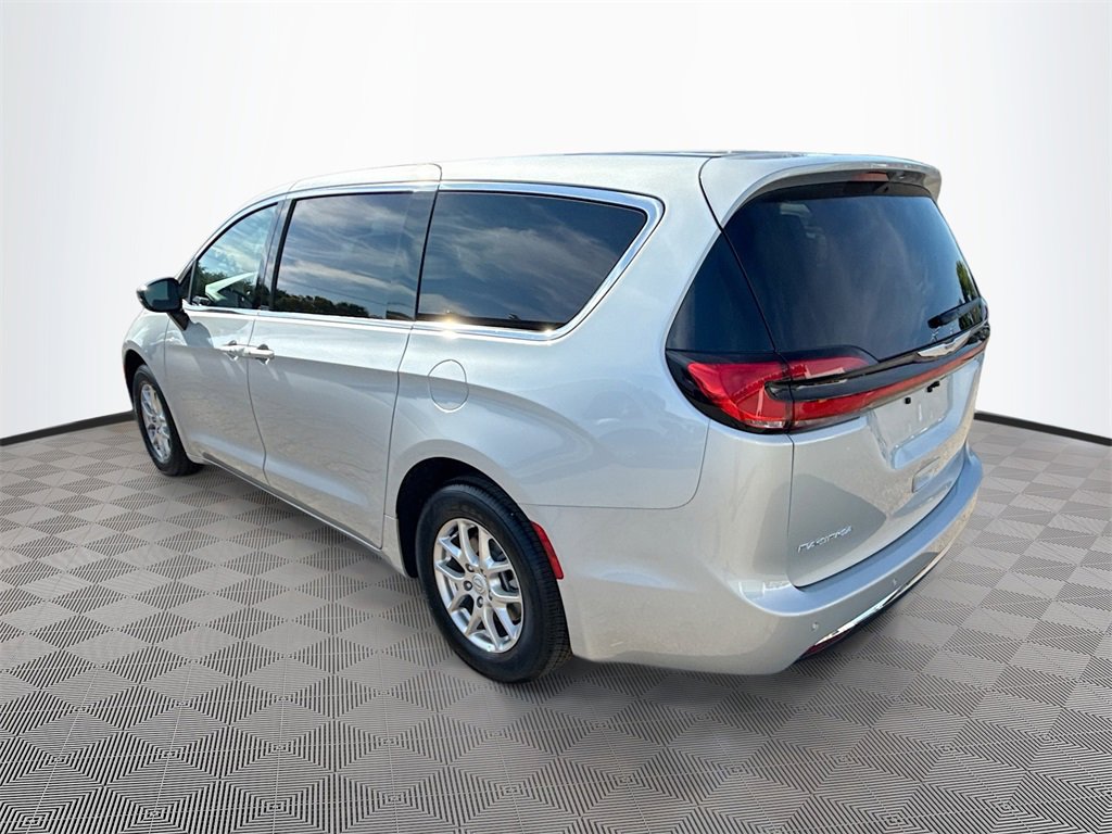 New 2026 Chrysler Pacifica Select image 5