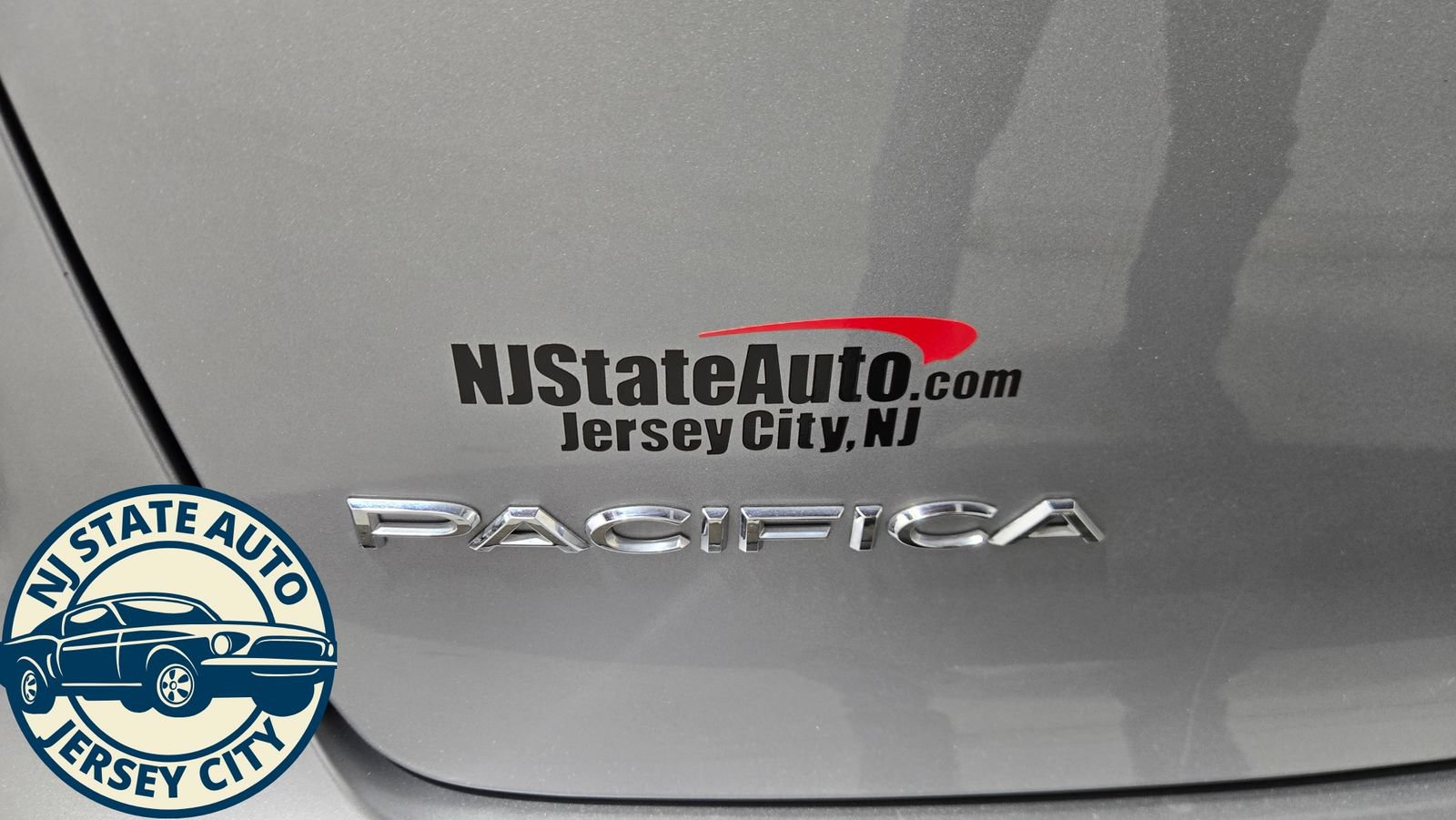 Used 2019 Chrysler Pacifica Touring Plus w/ Tire & Wheel Group FWD image 32