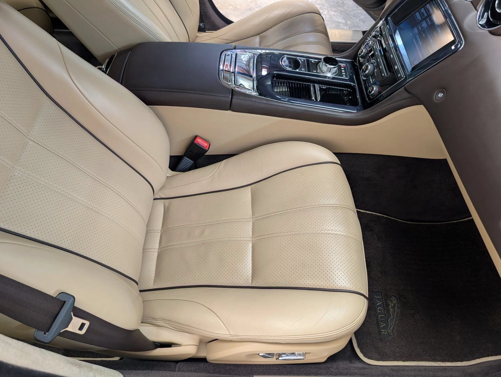 Used 2011 Jaguar XJ L RWD image 23
