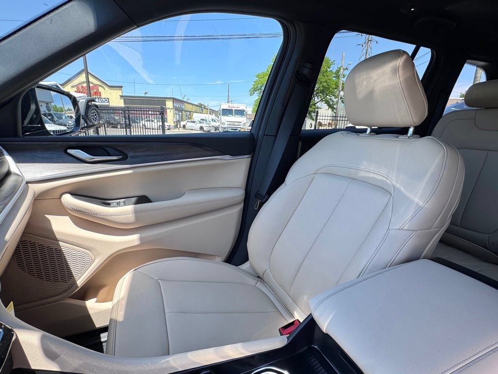New 2026 Jeep Grand Cherokee Limited w/ Limited Altitude Package AWD/4WD image 14