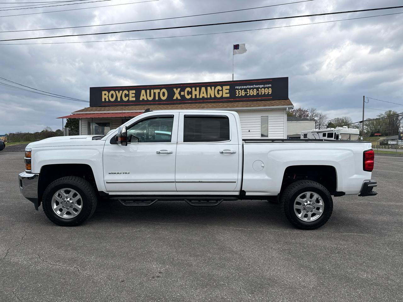 Used 2019 Chevrolet Silverado 2500 LTZ w/ Duramax Plus Package AWD/4WD image 21