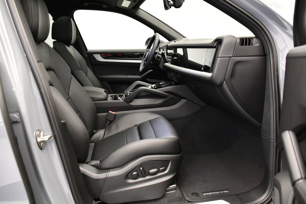 Certified 2025 Porsche Cayenne image 49