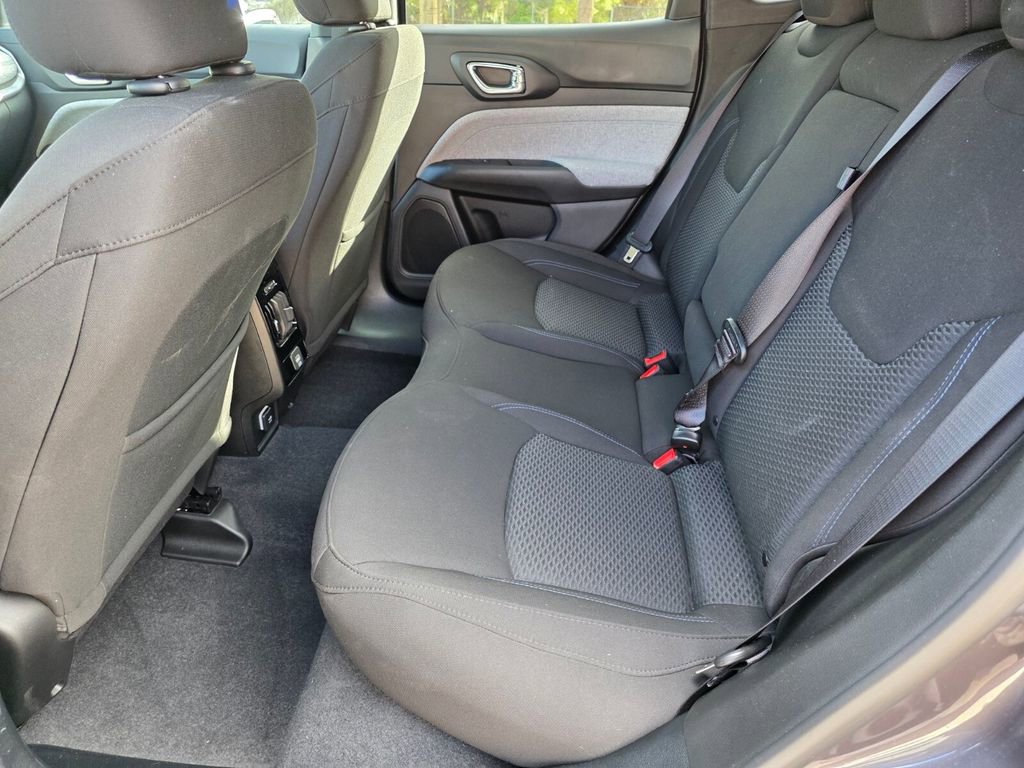 Used 2024 Jeep Compass Sport image 22